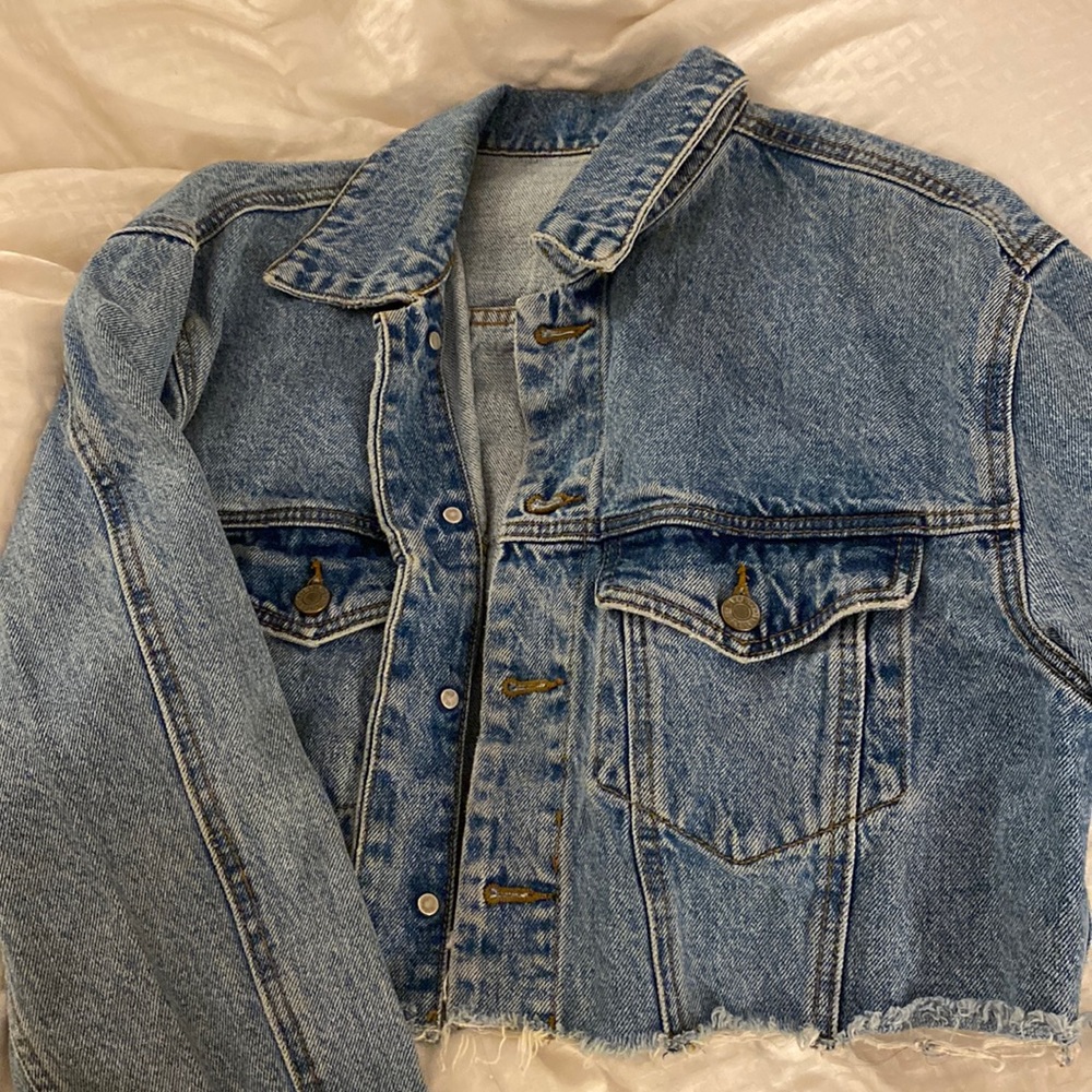 Cropped denim jacket